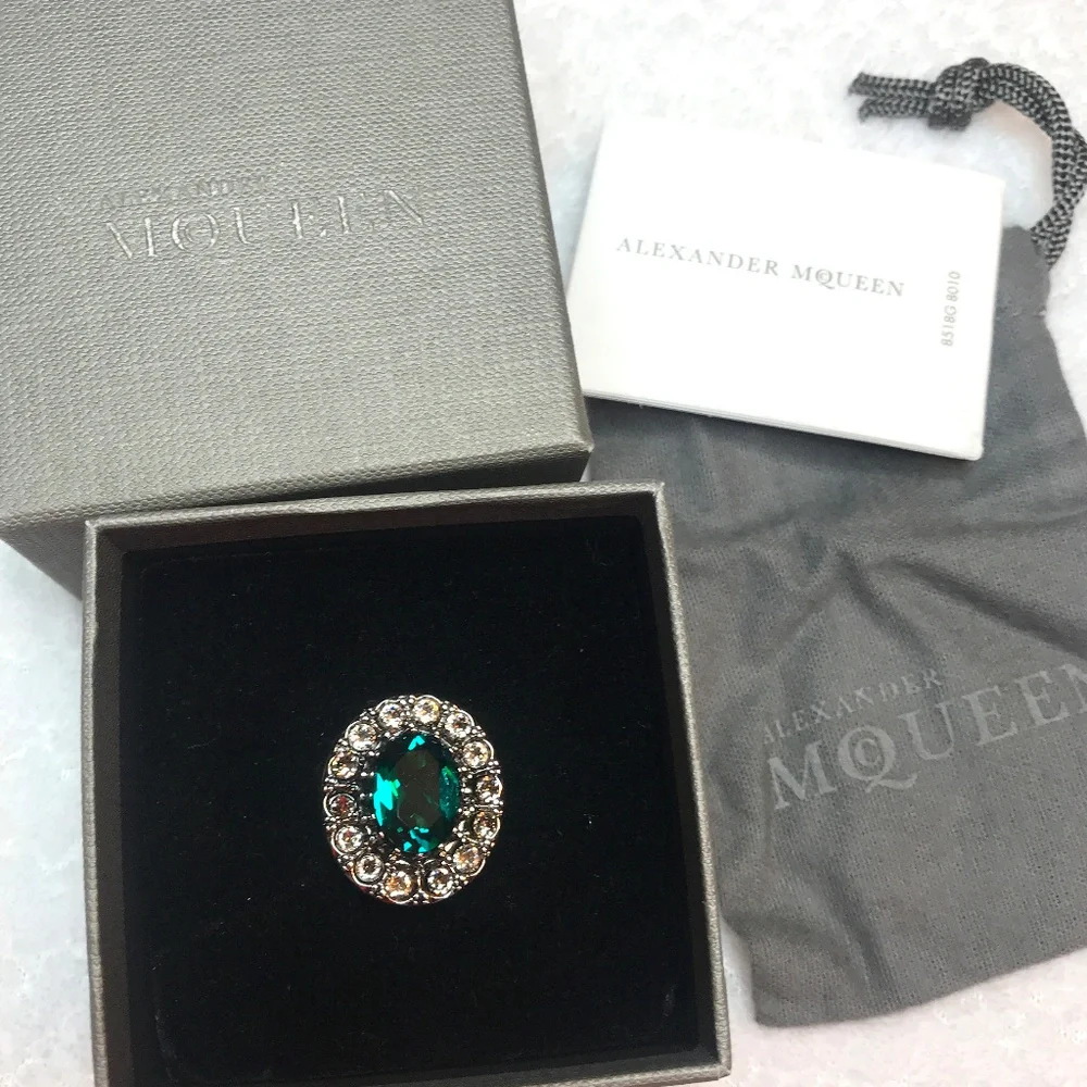 Alexander McQueen Gold and Green Statement Ring - Picture 2 of 8